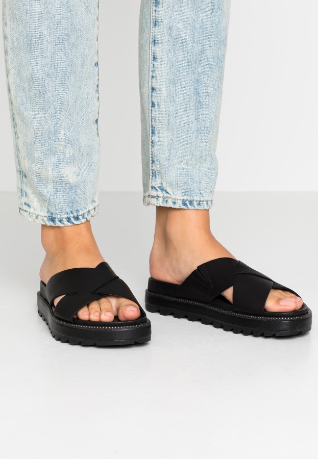 Czarne Wędrujące Klapki W Stylu Criss Cross Sorel Poland